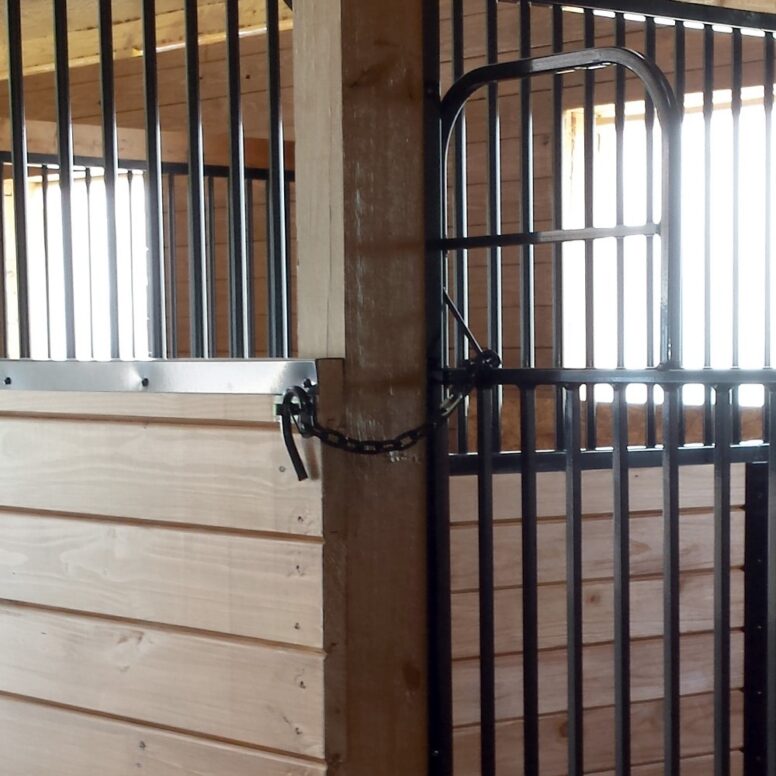 1302_15.jpg swing gate latch installed on swinging stall door