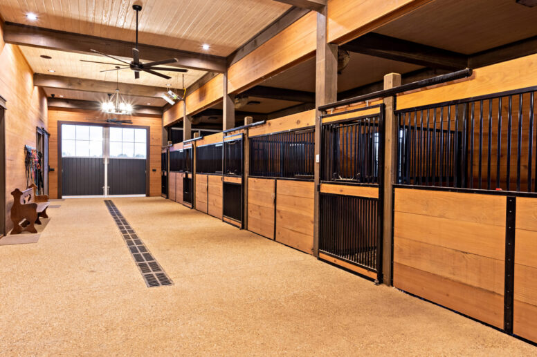 2A7A1347-HDR line of Oxford stalls in a new stable construction