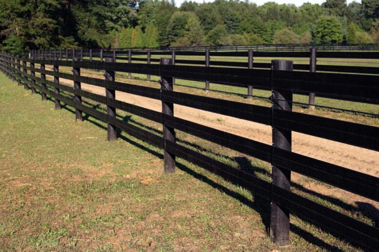 Black 5.25in Flex Fence 3 Wire (7) 425 Flex Fence starter kit