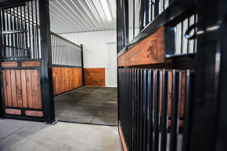 Copy of _4SR7089 installing-interlocking-horse-stall-mats