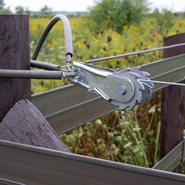 RTE_22.jpg fence tensioner holding coated wire tight above a rail of brown flex fence