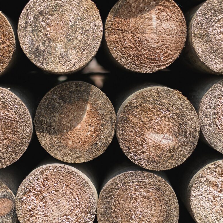 posts4.jpg fence posts